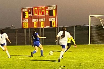 Sarah Olazaron getting ready to score.